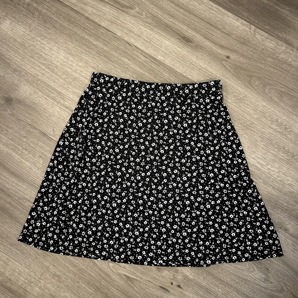 Sky and Sparrow Black and White Floral Mini Skirt